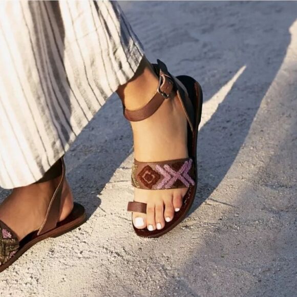 Free People Torrence Women's Sandals Size 7.5 Stitched Mauve Leather Ankle Wrap - Picture 1 of 11